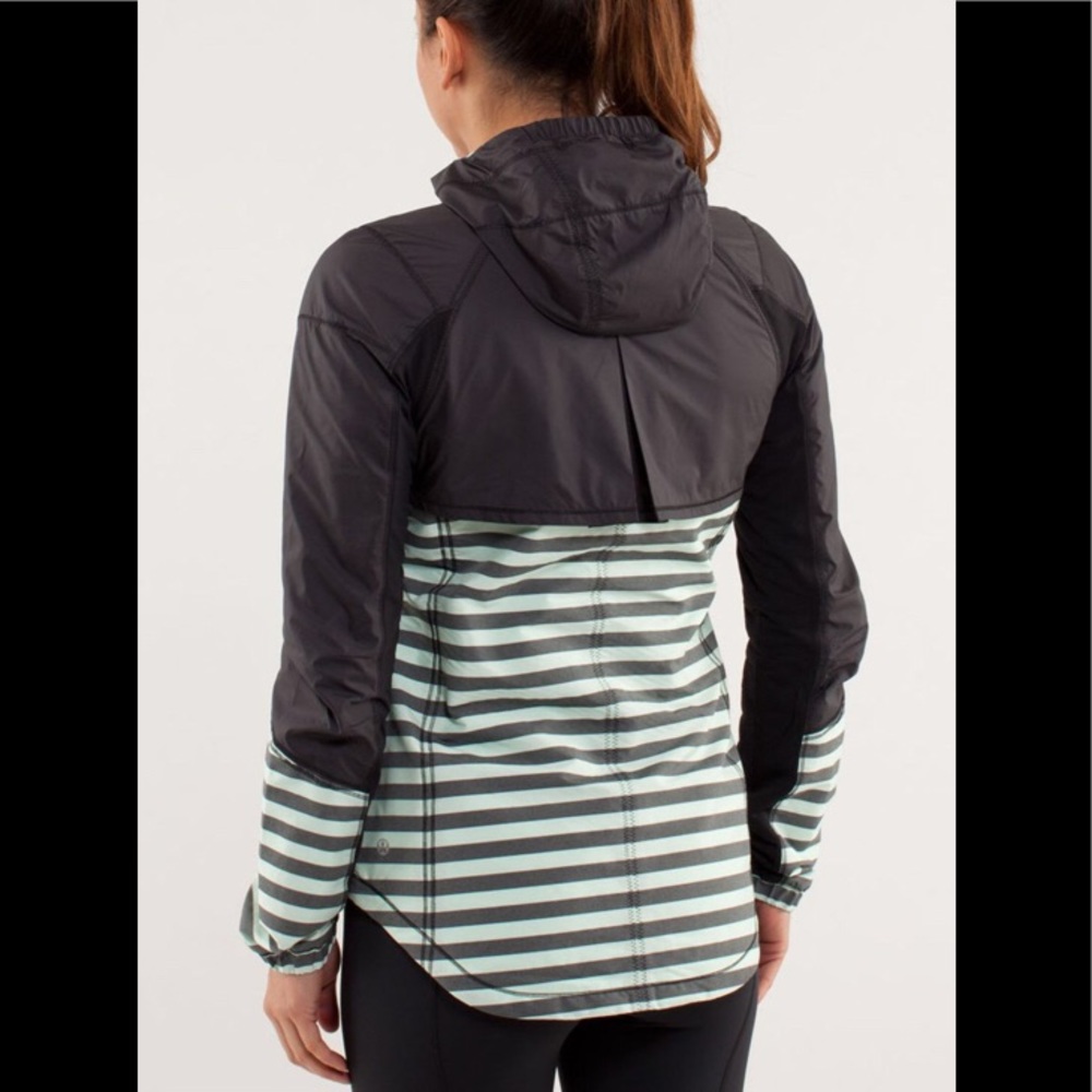 NWOT Lululemon Run: Get Up And Glow Jacket *Reflective 360 Sea Stripe Mint/Black - Picture 2 of 12